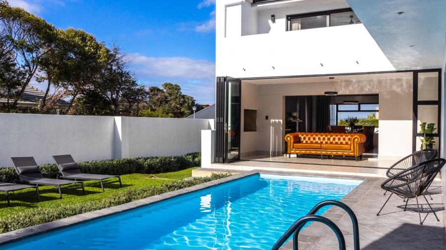 9 Bedroom Property for Sale in Westcliff Western Cape